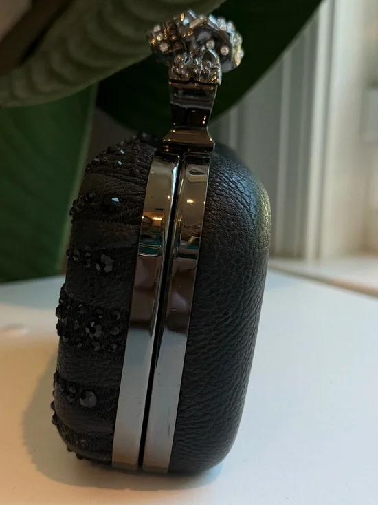 Knuckle Clutch Bag - Picture 4 of 9